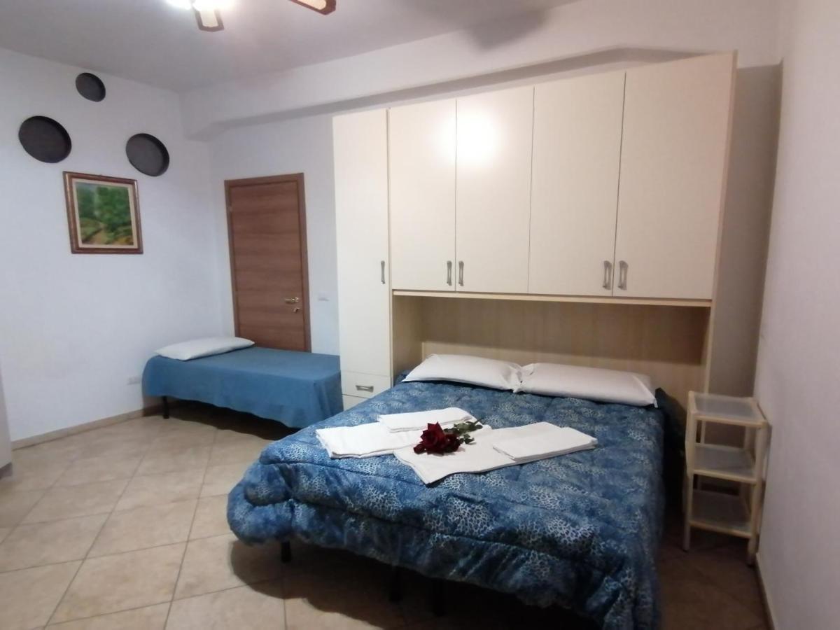 Villa Glori Affitto Camere Monolocali Κάρπι Εξωτερικό φωτογραφία