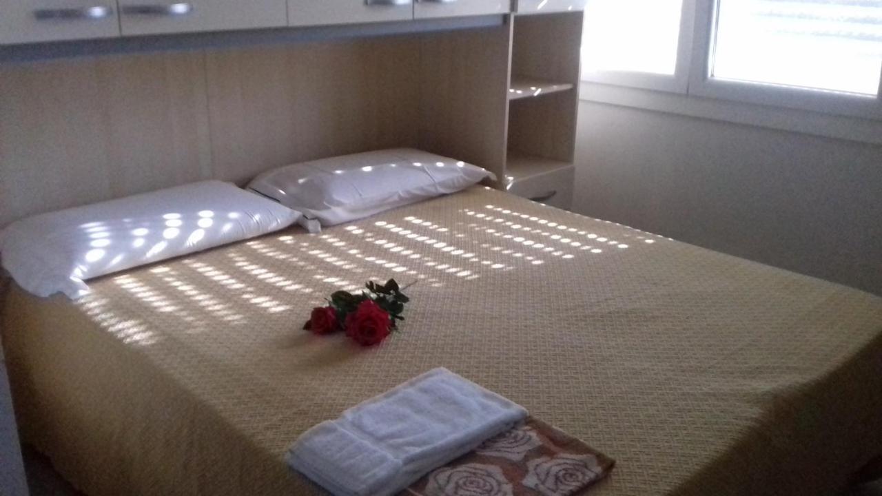 Villa Glori Affitto Camere Monolocali Κάρπι Εξωτερικό φωτογραφία