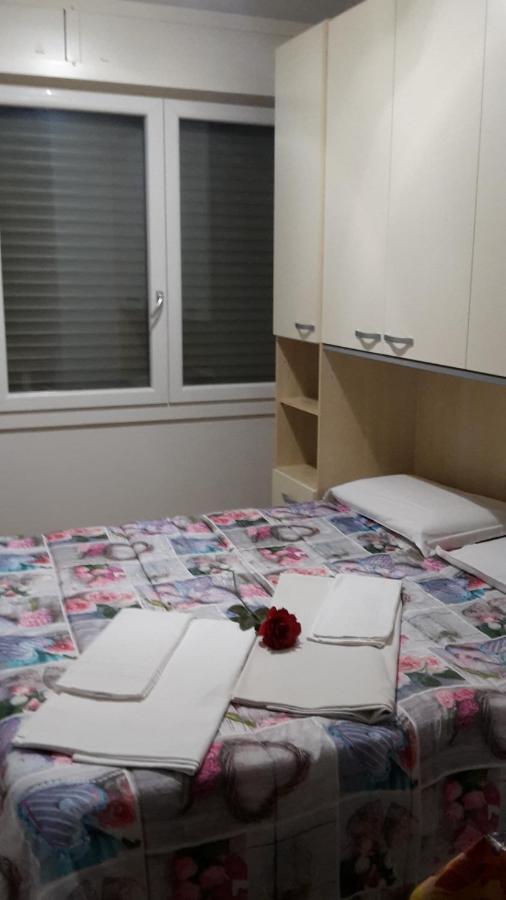 Villa Glori Affitto Camere Monolocali Κάρπι Εξωτερικό φωτογραφία